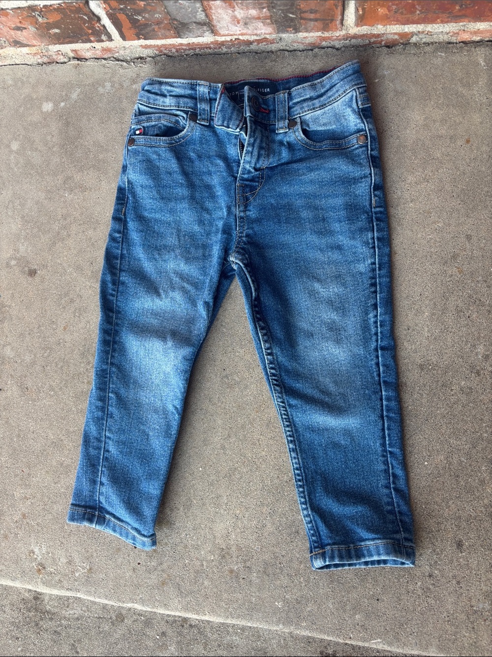 Tommy Hilfiger straight leg jeans! Size 2T